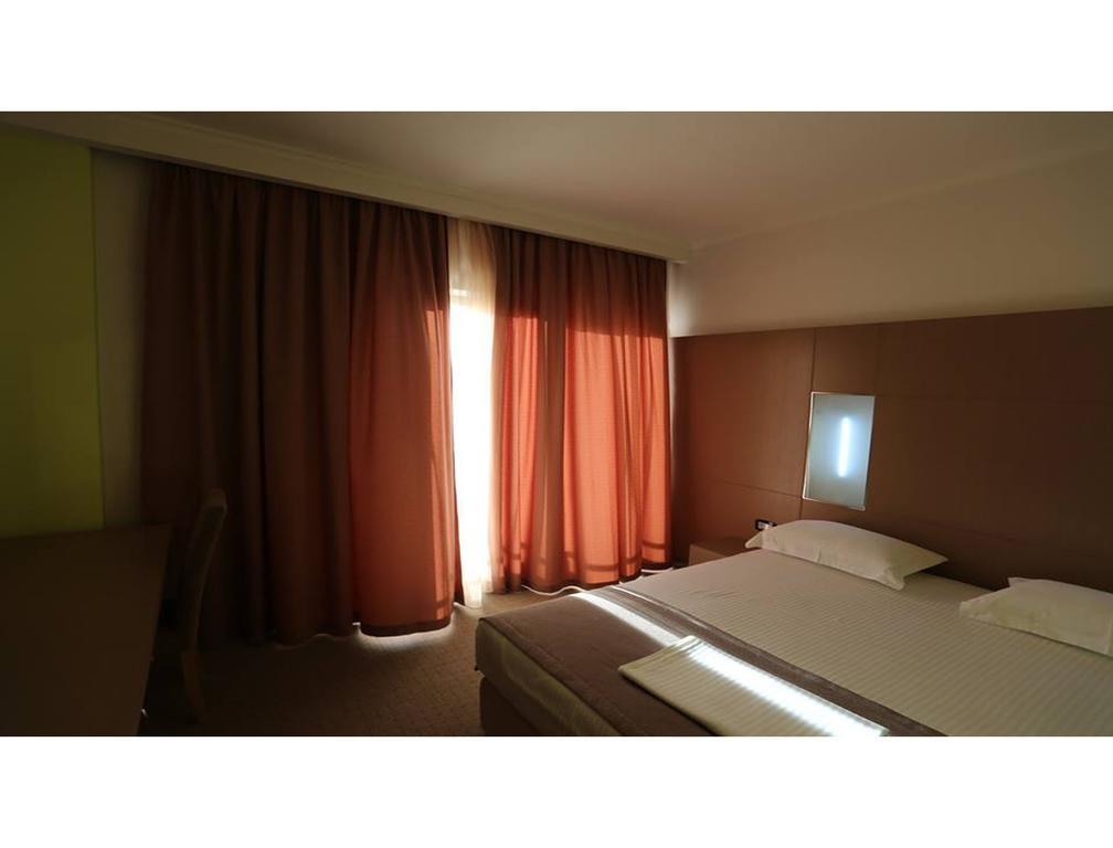 Hotel Voloreka Tushemisht Ngoại thất bức ảnh