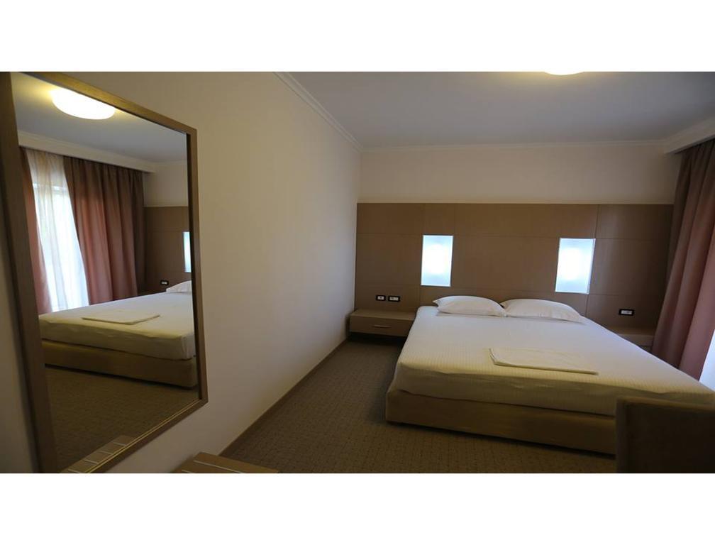 Hotel Voloreka Tushemisht Phòng bức ảnh