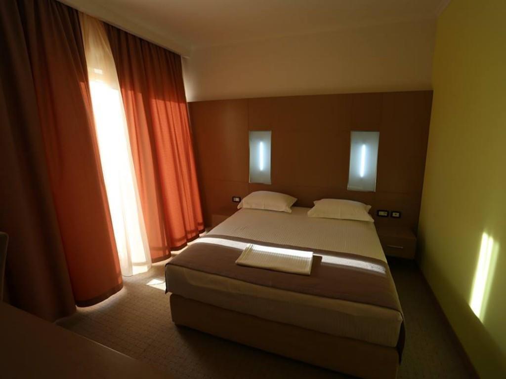 Hotel Voloreka Tushemisht Ngoại thất bức ảnh